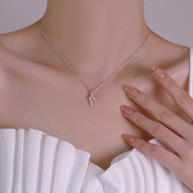 現貨曲線項鍊女夏氣質小眾設計感滿鑽幾何線條鎖骨鏈鈦鋼【開運堂】(R2847)